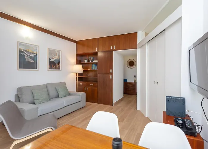 Apartment With A Garden, Close To Carcavelos Beach Carcavelos (Lisbon)
