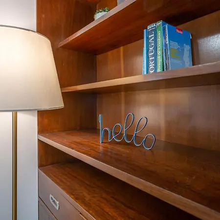 Apartment With A Garden, Close To Carcavelos Beach *