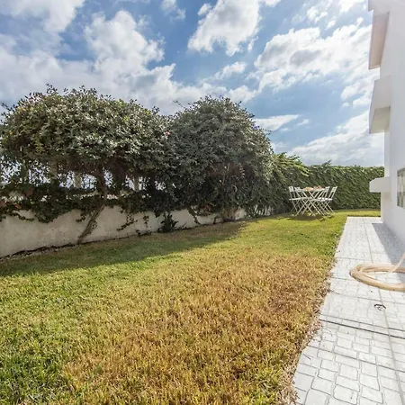 Apartment With A Garden, Close To Carcavelos Beach *