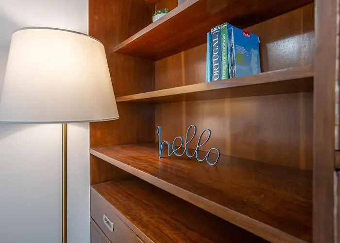 Apartment With A Garden, Close To Carcavelos Beach *