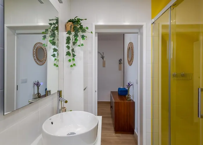 Apartment With A Garden, Close To Carcavelos Beach Διαμέρισμα