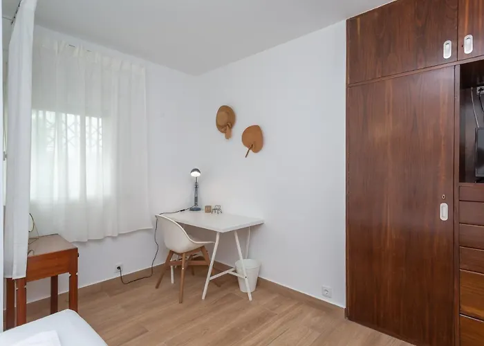 Apartment With A Garden, Close To Carcavelos Beach Διαμέρισμα Carcavelos (Lisbon)