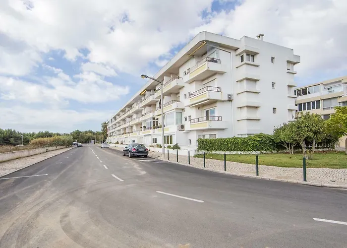 Διαμέρισμα Apartment With A Garden, Close To Carcavelos Beach